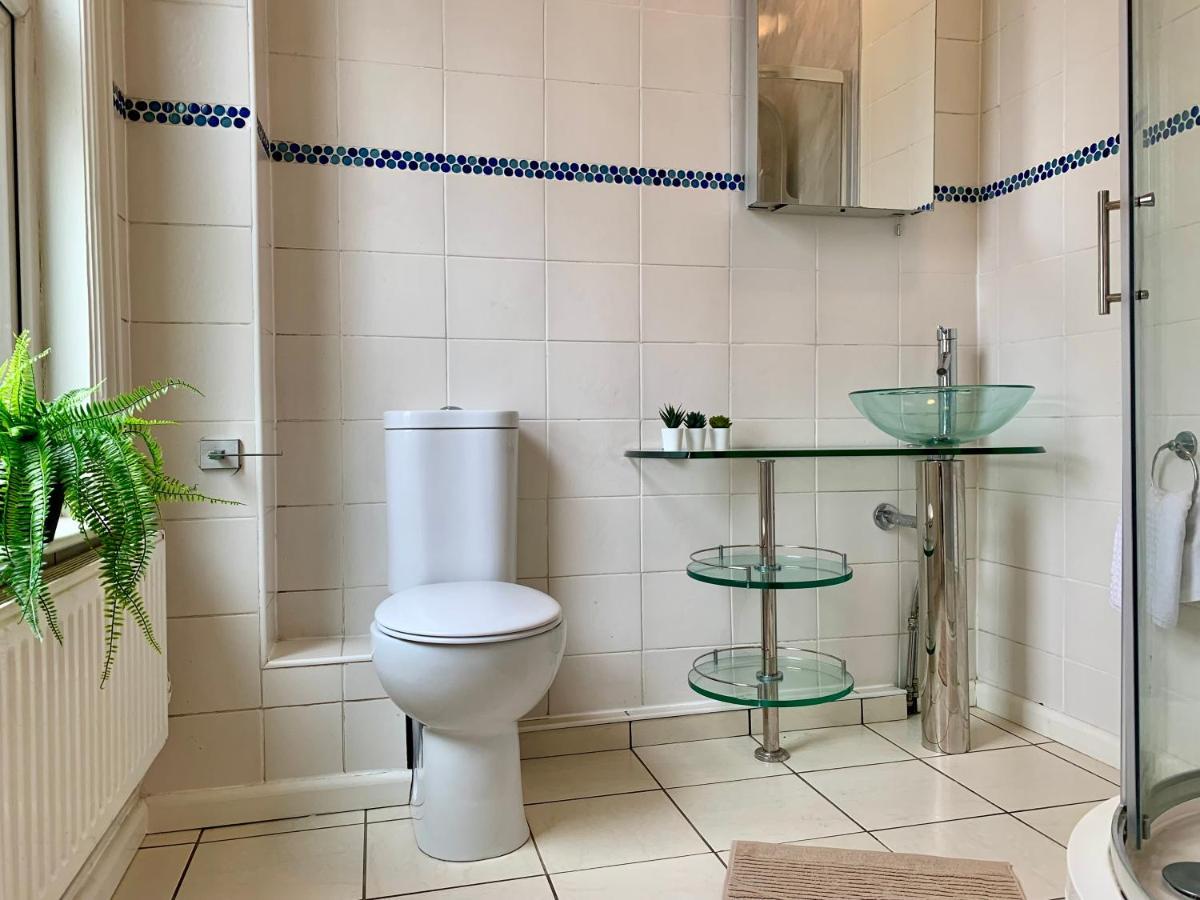 Somerford Place - 6 Beds - Sleeps 12 - Parks 2-3 Cars/Vans Willenhall 外观 照片