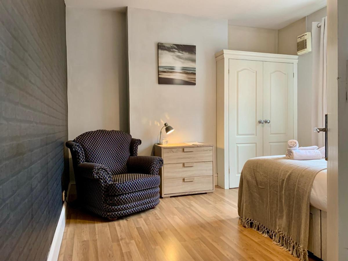 Somerford Place - 6 Beds - Sleeps 12 - Parks 2-3 Cars/Vans Willenhall 外观 照片