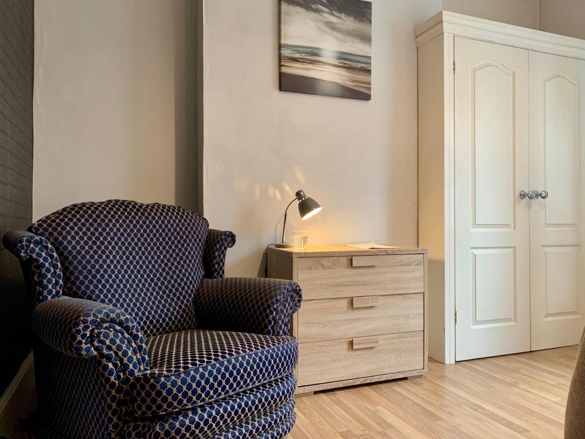 Somerford Place - 6 Beds - Sleeps 12 - Parks 2-3 Cars/Vans Willenhall 外观 照片