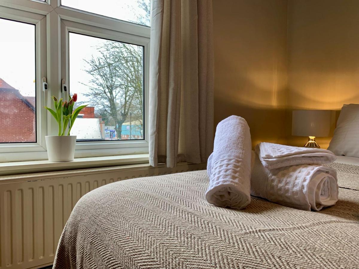 Somerford Place - 6 Beds - Sleeps 12 - Parks 2-3 Cars/Vans Willenhall 外观 照片