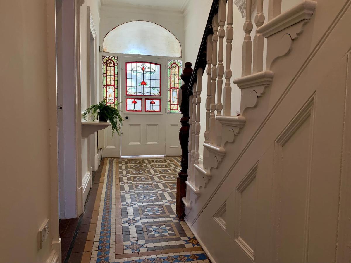 Somerford Place - 6 Beds - Sleeps 12 - Parks 2-3 Cars/Vans Willenhall 外观 照片
