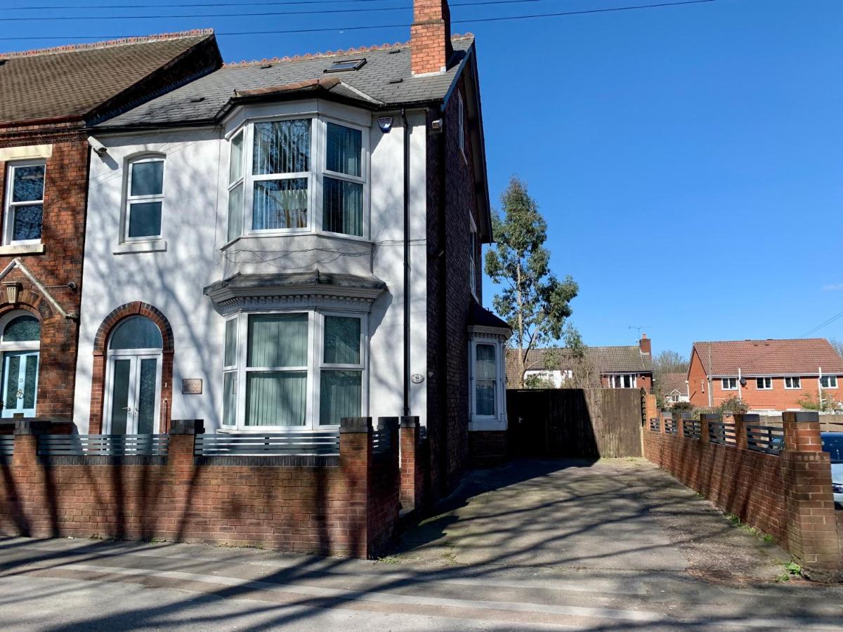 Somerford Place - 6 Beds - Sleeps 12 - Parks 2-3 Cars/Vans Willenhall 外观 照片