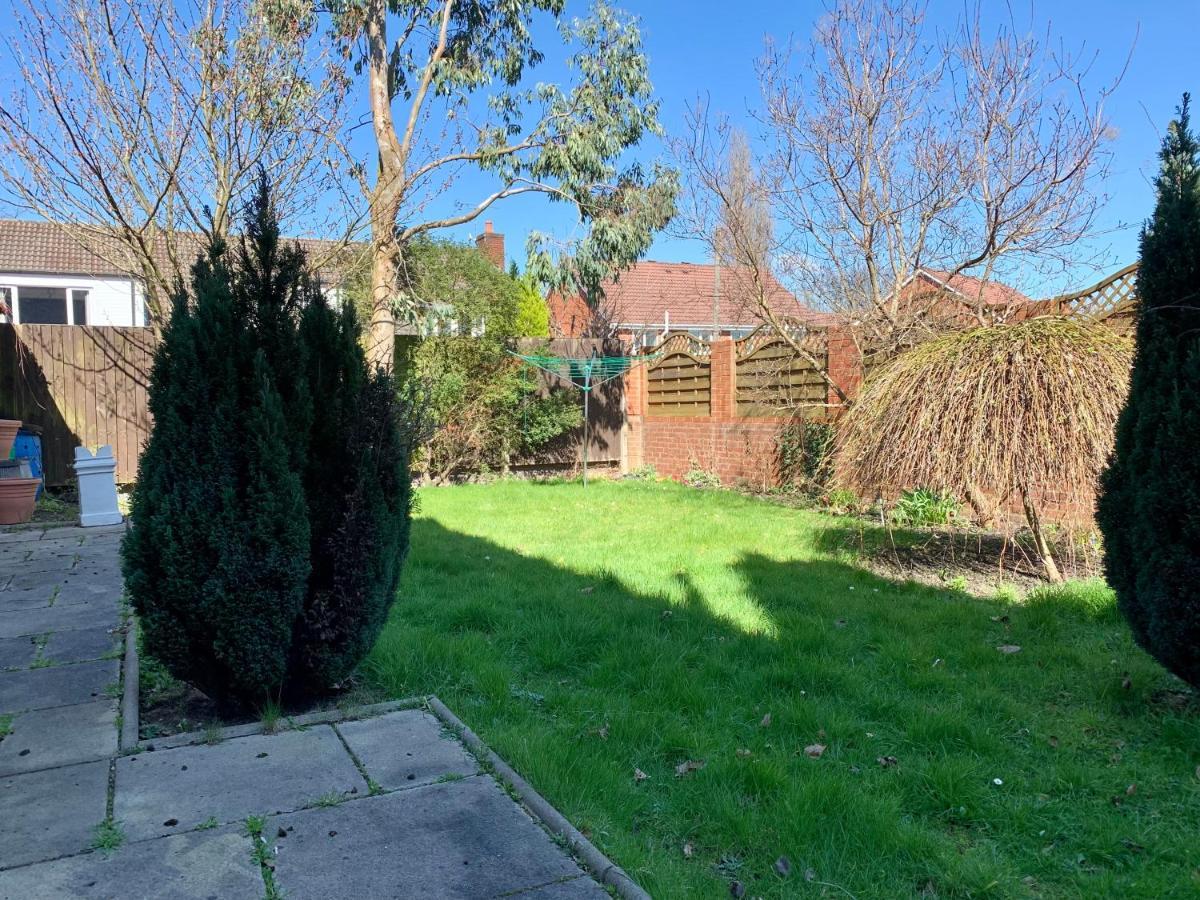 Somerford Place - 6 Beds - Sleeps 12 - Parks 2-3 Cars/Vans Willenhall 外观 照片